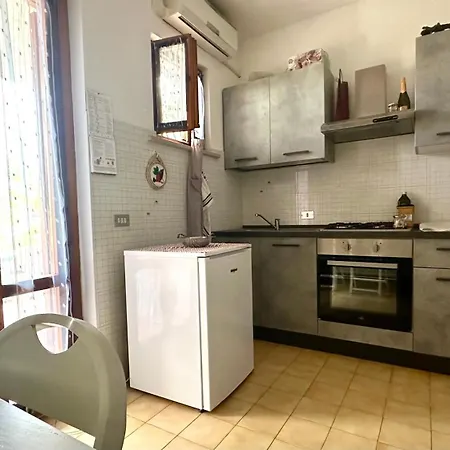 M354 - Marcelli, Bilocale Con Portico In Zona Tranquilla * Marcelli