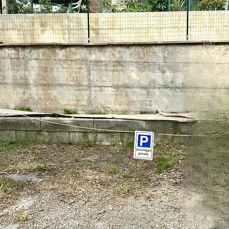 M354 - Marcelli, Bilocale Con Portico In Zona Tranquilla